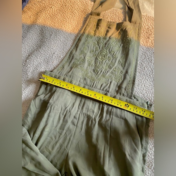 Sage green overalls jumpsuit fairycore embroidered ๐ง๐ปโโ๏ธ๐ฑ - Picture 4 of 8
